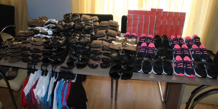 Συνελήφθη 42χρονη Ελληνίδα με 142 πακέτα λαθραίων τσιγάρων