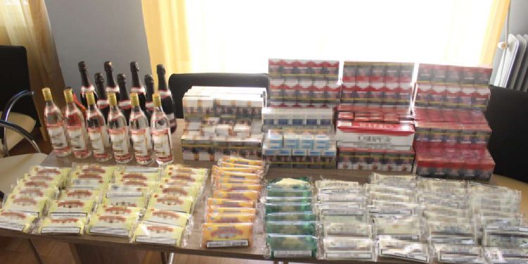 Συνελήφθησαν 3 Έλληνες κατηγορούμενοι για παράβαση της νομοθεσίας περί τελωνειακού κώδικα και περί όπλων κατά περίπτωση