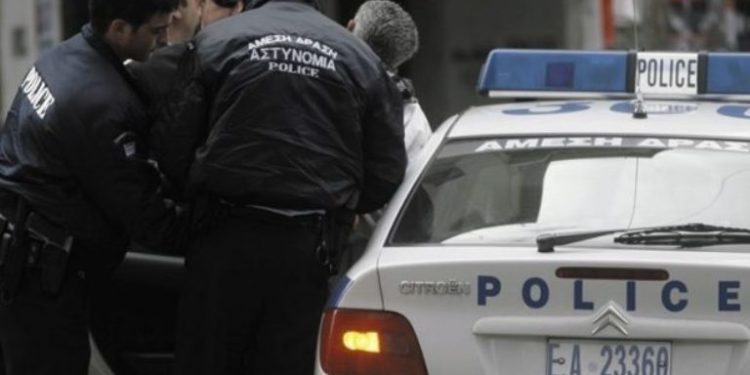 Σύλληψη 2 υπηκόων Βουλγαρίας για άσκηση πλανόδιου υπαίθριου εμπορίου χωρίς άδεια