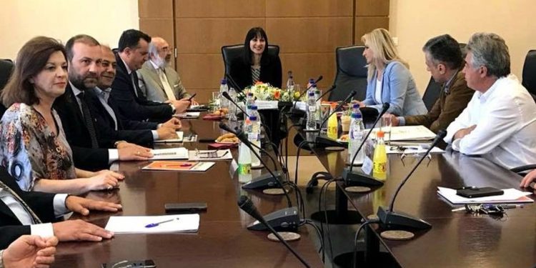 ΚΥΡΙΑ ΚΟΥΝΤΟΥΡΑ, Τι πρόβλημα έχεις με την Ξάνθη;