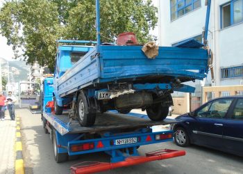 ΕΙΔΑ ΤΟ ΧΑΡΟ ΜΕ ΤΑ ΜΑΤΙΑ ΜΟΥ!  Ευτυχώς δεν οδηγούσα μικρό αυτοκίνητο