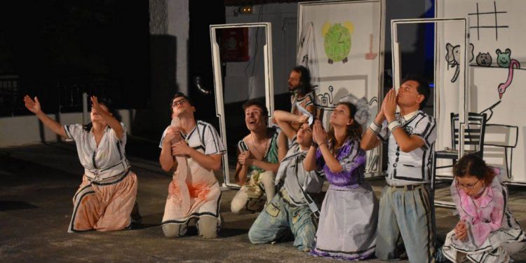 ΤΟ ΧΩΡΙΟ ΤΩΝ ΗΛΙΘΙΩΝ