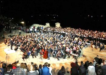 Αρχαίο Θέατρο Φιλίππων: 70χρονη έφτυσε μαέστρο επειδή ήθελε να ακούσει Έλληνες συνθέτες και όχι Μπαχ