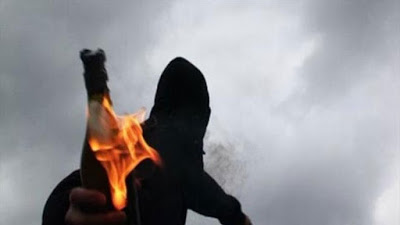 Ένας 16χρονος και δυο 15χρονοι έριξαν μολότοφ στην αστυνομία Ξάνθης με αποτέλεσμα να…αναφλεγεί ο ένας!