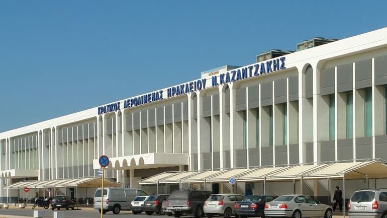 Χειροπέδες σε Τούρκους στο αεροδρόμιο Ηρακλείου για πλαστά έγγραφα