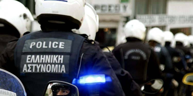 Συνελήφθησαν 4 ημεδαποί για κατοχή ναρκωτικών και παράβαση του νόμου περί τελωνειακού κώδικά κατά περίπτωση