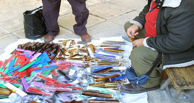 Σύλληψη 35χρονου αλλοδαπού για άσκηση πλανόδιου υπαίθριου εμπορίου χωρίς άδεια  Κατασχέθηκαν 1.574 είδη παρεμπορίου