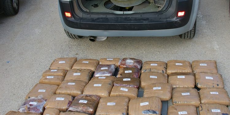 Επιχείρησαν να εξάγουν από τις Καστανιές στην Τουρκία πάνω από 60 κιλά ακατέργαστης κάνναβης