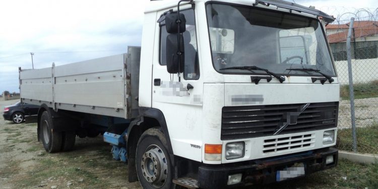 Έβρος: Έκρυψαν σε ειδικά διαμορφωμένη κρύπτη στην καρότσα Ι.Χ.Φ. 29 λαθρομετανάστες