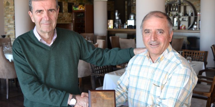 Βραβεύτηκε από το 2ο ΕΠΑΛ Ξάνθης ο πρώην διευθυντής του  2ου ΤΕΛ και του 2ου ΤΕΕ Ξάνθης Σεργκενλίδης Κρυωνάς