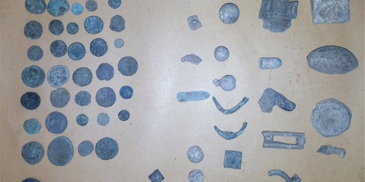 Δράμα: Αρχαιοκάπηλος είχε σπίτι του δεκάδες αρχαιότητες ακόμη και… επιτύμβια στήλη