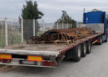 Έκρυψε 15 λαθρομετανάστες σε ειδικά διαμορφωμένη κρύπτη στην καρότσα φορτηγού