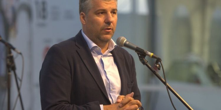 ΑΠΟΧΩΡΕΙ ΚΙ Ο ΠΕΤΡΟΒΙΤΣ;!  Ο Τοψίδης αντίπαλο δέος για Μέτιο αλλά και για Κατσιμίγα-Σιμιτσή!