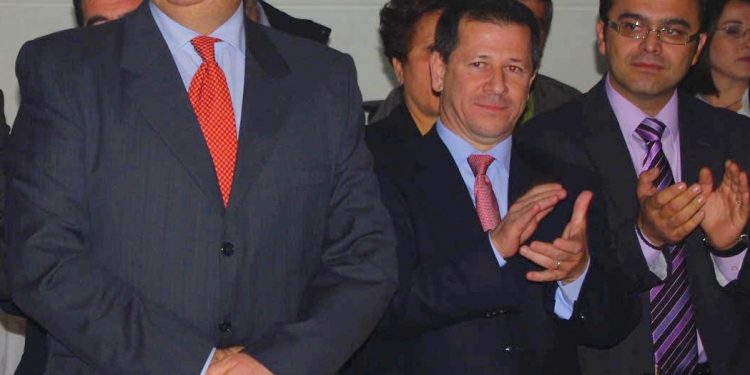 ΔΕΝ ΚΑΤΕΒΑΙΝΕΙ Ο ΤΣΟΛΑΚΙΔΗΣ!  Εκτός αν ΔΕΝ δεχτεί ο …Νίκος Τσιναρίδης!