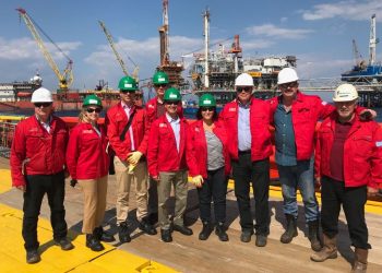 H Βρετανίδα πρέσβειρα στις εγκαταστάσεις της Energean στον Πρίνο Καβάλας