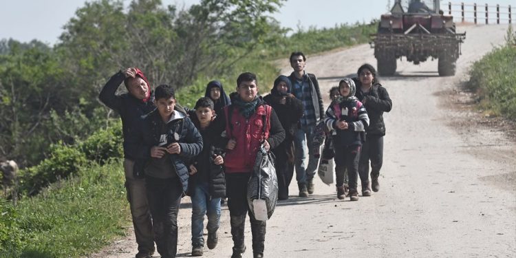 Καραβάνια οι μετανάστες στη Θράκη: Διπλάσιοι από πέρσι πέρασαν τα σύνορα από τον Έβρο