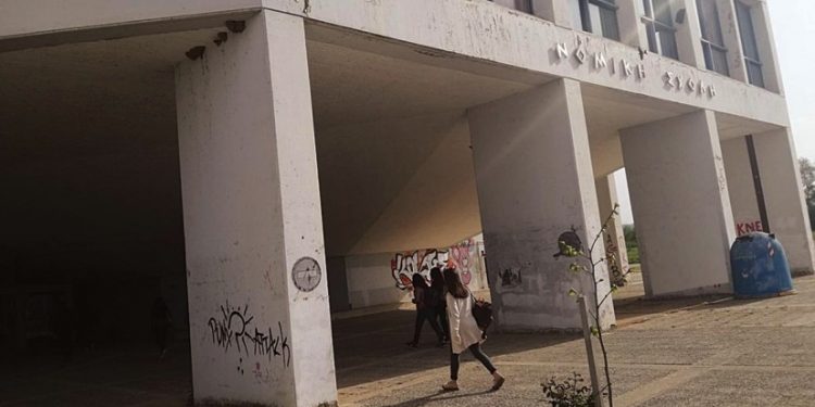 ΞΕΣΗΚΩΜΟΣ ΓΙΑ ΤΗ ΝΟΜΙΚΗ ΣΧΟΛΗ!  Οι Πρυτανικές αρχές «κλείνουν» το ΔΠΘ, σε  απεργία οι δικηγόροι σε όλη την Περιφέρεια!