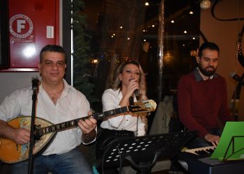 ΞΑΝΘΙΠΠΗ: Μεγάλη κοσμοσυρροή στο Χριστουγεννιάτικο ρεβεγιόν, μη χάσετε το Πρωτοχρονιάτικο!