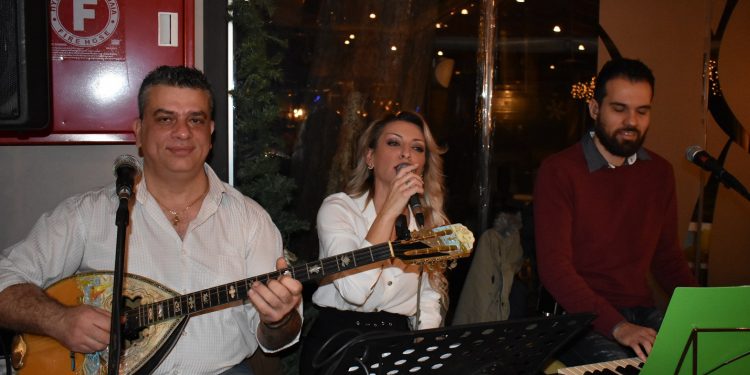 ΞΑΝΘΙΠΠΗ: Μεγάλη κοσμοσυρροή στο Χριστουγεννιάτικο ρεβεγιόν, μη χάσετε το Πρωτοχρονιάτικο!