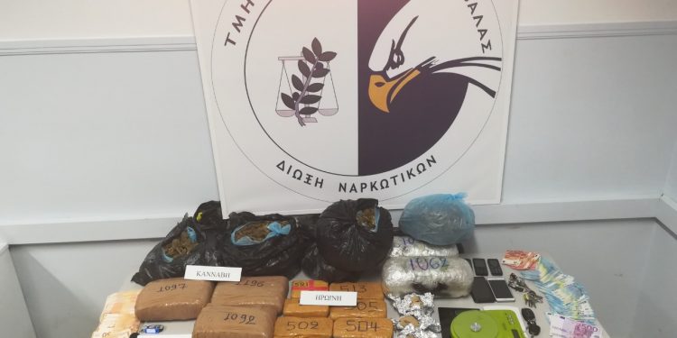 Συνελήφθησαν 2 μέλη συμμορίας για διακίνηση σημαντικών ποσοτήτων ναρκωτικών
