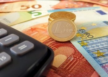 «Κούρεμα» και 100 δόσεις για τα χρέη στους δήμους