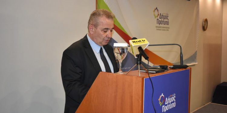 ΣΤΟ ΠΛΕΥΡΟ ΤΟΥ ΔΗΜΑΡΧΟΥ ΞΑΝΘΗ ΚΑΙ ΔΥΝΑΤΑ!Ο πρώην Δήμαρχος Ξάνθης Λάκης Στυλιανίδης αλλά και ο πρώην Δήμαρχος της Αθήνας Νικήτας Κακλαμάνης!
