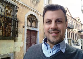 Ο ΔΗΜΟΣΙΟΓΡΑΦΟΣ ΧΑΡΗΣ ΔΙΑΦΩΝΙΔΗΣ ΥΠΟΨΗΦΙΟΣ ΔΗΜΟΤΙΚΟΣ ΣΥΜΒΟΥΛΟΣ ΜΕ ΤΟ ΣΥΝΔΥΑΣΜΟ ΤΟΥ ΓΙΑΝΝΗ ΠΑΠΑΧΡΟΝΗ
