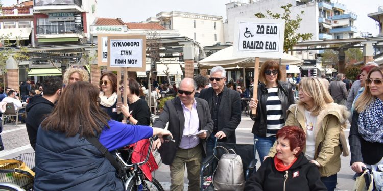Δράση για την πρόσβαση των αναπήρων στους απροσπέλαστους δρόμους και τα πεζοδρόμια από την δημοτική παράταξη του Γιώργου Χατζηθεοδώρου ΠΟΛΙΤΕΣ ΓΙΑ ΤΗΝ ΞΑΝΘΗ