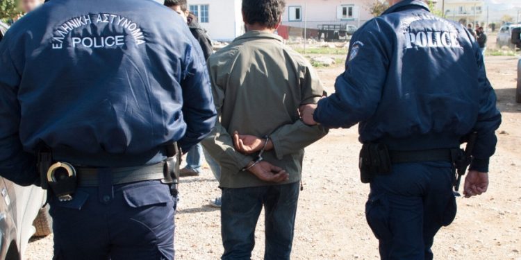 Εβρος: Τους «πρόδωσε» το αυτοκίνητο – Έκρυψαν τους λαθρομετανάστες σε θάμνους και έφυγαν πεζοί αλλά συνελήφθησαν