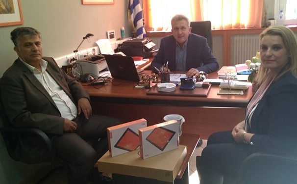 “Η ΣΤΗΡΙΞΗ” ΧΑΡΙΣΕ 1 ΦΟΡΗΤΟ ΥΠΟΛΟΓΙΣΤΗ ΚΑΙ 2 ΤΑΜΠΛΕΤ ΣΤΟ ΕΙΔΙΚΟ ΓΥΜΝΑΣΙΟ ΓΕΝΙΣΕΑΣ ΞΑΝΘΗΣ