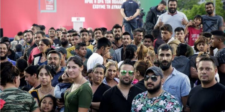 Ήρθαμε από την Ξάνθη για την ομιλία Τσίπρα στη Λαμία, λένε οι Ρομά