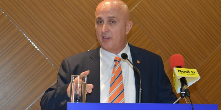 ΔΕΝ ΕΙΜΑΣΤΕ ΔΕΚΑΝΙΚΙ ΚΑΝΕΝΟΣ!  Δεν μας ενδιαφέρουν οι «θέσεις» και τα αξιώματα,  θα κρατήσουμε ψηλά τις αρχές και το όραμά μας!