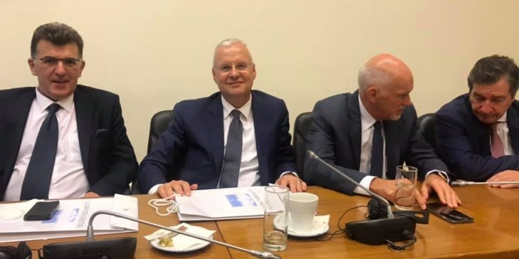 Τομεάρχης Ψηφιακής Διακυβέρνησης του Κινήματος Αλλαγής, ο Ιλχάν Αχμέτ-Δίπλα δίπλα με Μπουρχάν