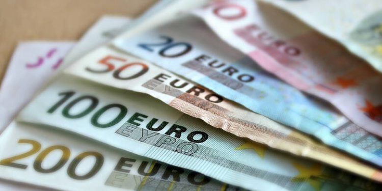Αναδρομικά: Ποιοι θα λάβουν έως 7.338 ευρώ