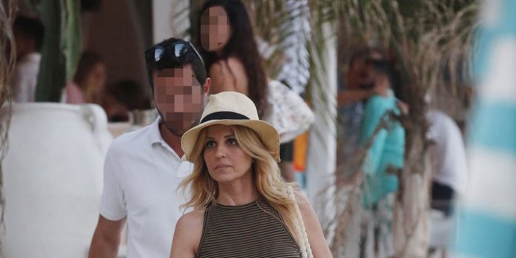 Η Έλενα Ράπτη παντρεύτηκε τον σωματοφύλακά της