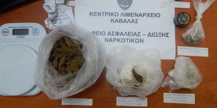 Θάσος: Αστυνομικός σκύλος εντόπισε σακουλάκια με ναρκωτικά