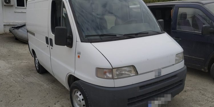 Στους νομούς Έβρου και Ροδόπης : Τρεις αλλοδαποί διακινητές μετέφεραν σε δύο διαφορετικές περιπτώσεις, συνολικά οκτώ (8) μη νόμιμους μετανάστες   