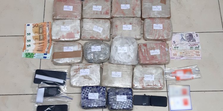 Καστανιές: Επιχείρησε να περάσει 10,7 κιλά ηρωίνης από την Τουρκία