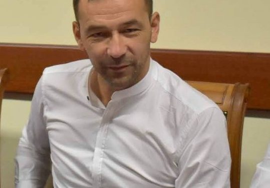 ΞΕΧΕΙΛΙΣΕ ΤΟ ΣΥΝΤΡΙΒΑΝΙ!  Σκουπίδια έξω από τους…  κάδους στις γραμμές διάβασης!