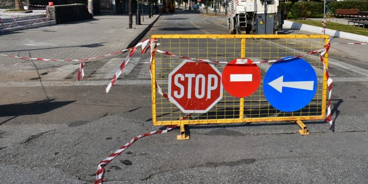 Εργασίες αφαίρεσης σημαιοστολισμού στην 28η Οκτωβρίου αύριο κατά τις ώρες 15:00 έως 17:00