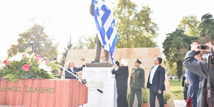Tελετή αποκαλυπτηρίων του ανδριάντα του Κωνσταντίνου Καραμανλή  -Έλαμψαν δια της απουσίας τους οι…Μητσοτακικοί!