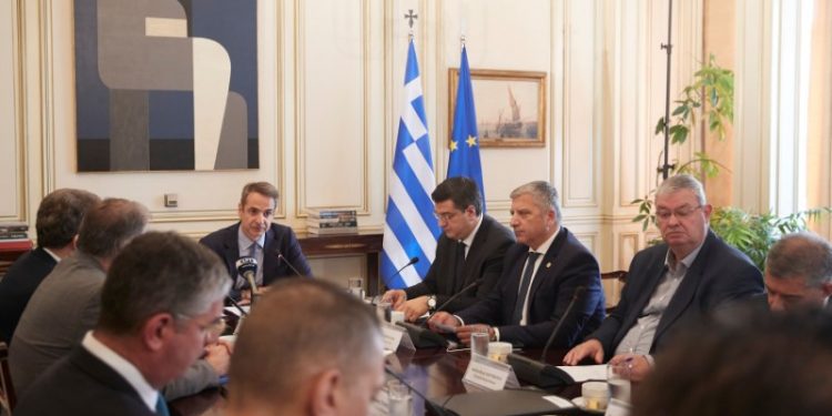 Μητσοτάκης σε Περιφερειάρχες για μεταναστευτικό:  Δείξτε αλληλεγγύη στα νησιά