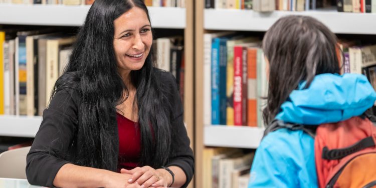 Συμμετοχή της Προέδρου του Συλλόγου Γυναικών Δροσερού Ξάνθης «Η ΕΛΠΙΔΑ» Σαμπιχά Σουλεϊμάν, στην Ζωντανή Βιβλιοθήκη