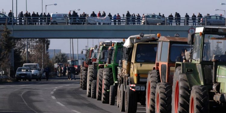 Πανελλαδικές αγροτικές κινητοποιήσεις αποφάσισε η Πανελλαδική Επιτροπή των Μπλόκων