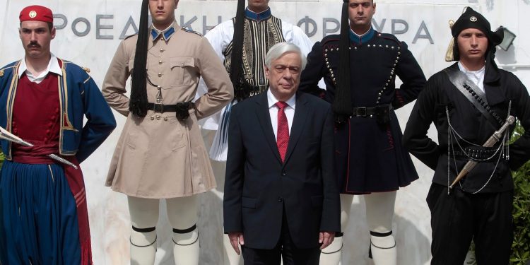 Την Τρίτη η επίσημη παρουσίαση και ένταξη της ενδυμασίας της Θράκης στην Προεδρική Φρουρά