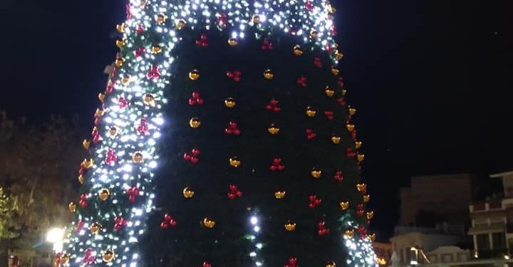 Στόχος βανδάλων το Χριστουγεννιάτικο δέντρο της Ξάνθης!