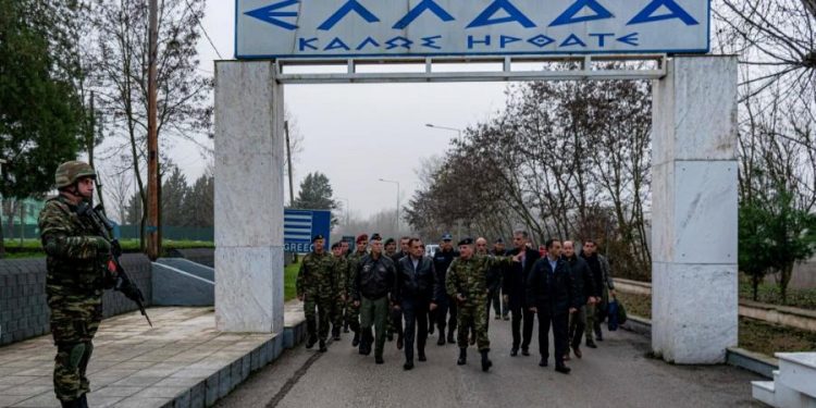 Μήνυμα Παναγιωτόπουλου από τον Έβρο:  «Είστε οι φρουροί στα τείχη μας»