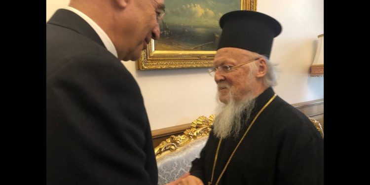 Το χριστουγεννιάτικο μήνυμα Δένδια μετά τη συνάντηση με τον Βαρθολομαίο