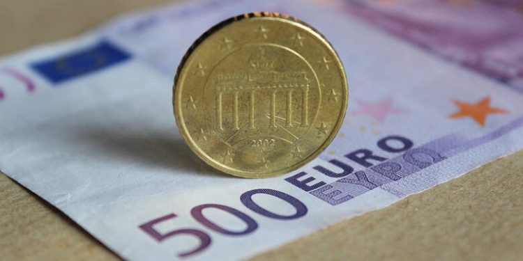 Συντάξεις: Ποιοι θα πάρουν αναδρομικά έως και 9.100 ευρώ το 2020 (πίνακες)