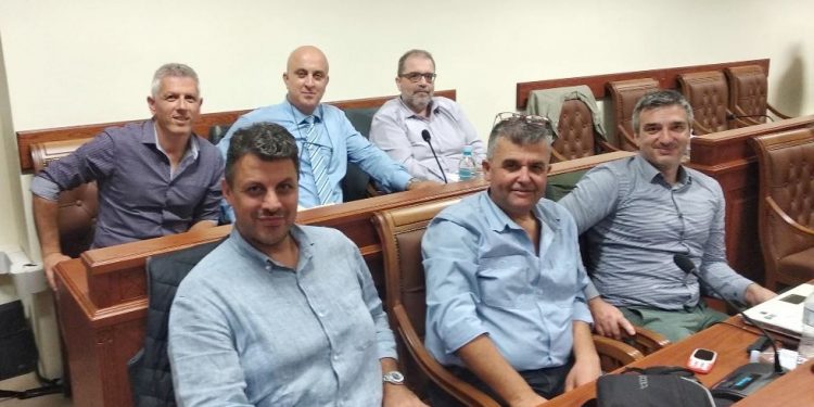 ΣΤΗΝ ΑΝΤΕΠΙΘΕΣΗ Η ΠΑΡΑΤΑΞΗ ΠΑΠΑΧΡΟΝΗ: Τρεις ερωτήσεις «φωτιά» στο δημοτικό συμβούλιο  που…δεν απαντήθηκαν και πήραν….αναβολή!